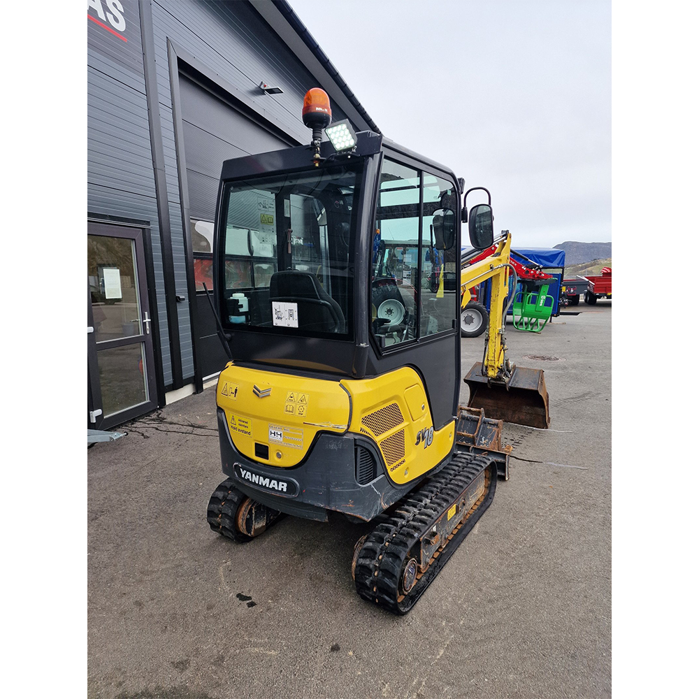 Mini-pelle compacte avec cabine fermée, idéale pour les travaux de terrassement ou d’aménagement paysager. Mini-pelle compacte avec cabine fermée, idéale pour les travaux de terrassement ou d’aménagement paysager.
