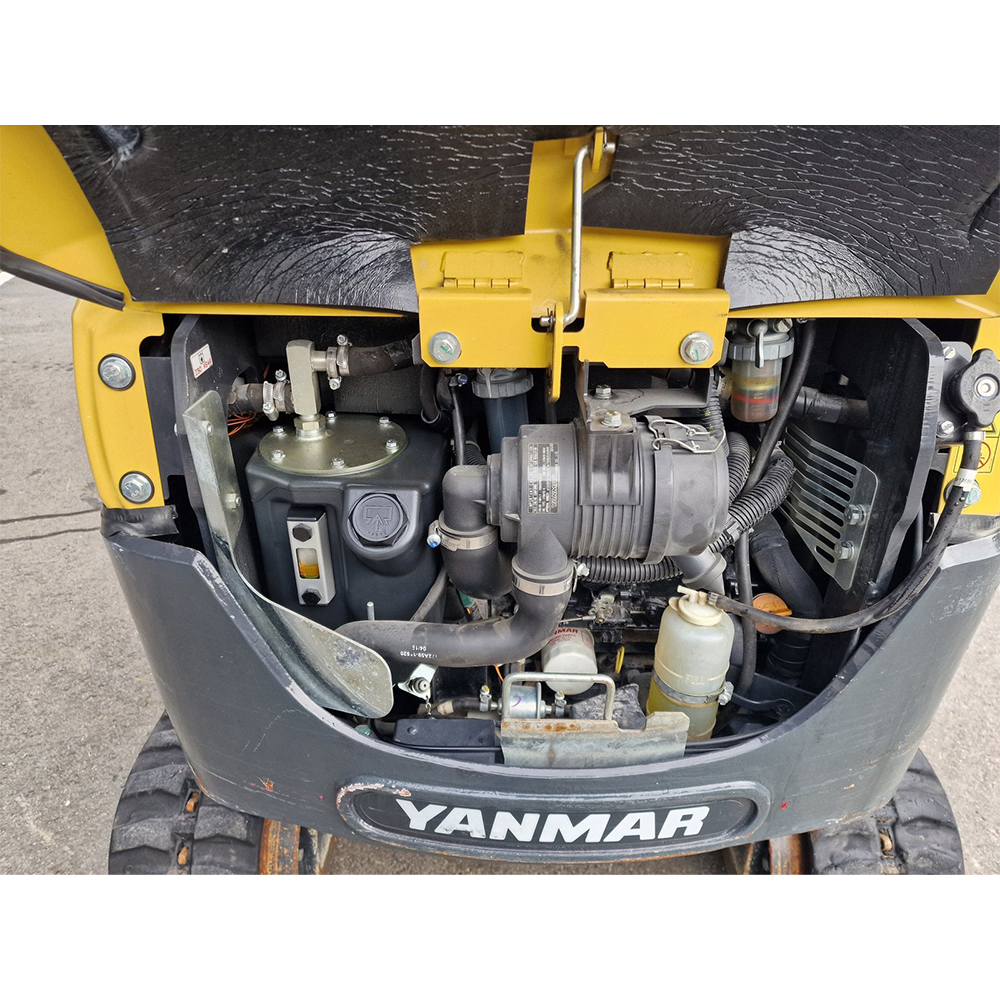 Mini-pelle compacte avec cabine fermée, idéale pour les travaux de terrassement ou d’aménagement paysager. Mini-pelle compacte avec cabine fermée, idéale pour les travaux de terrassement ou d’aménagement paysager.