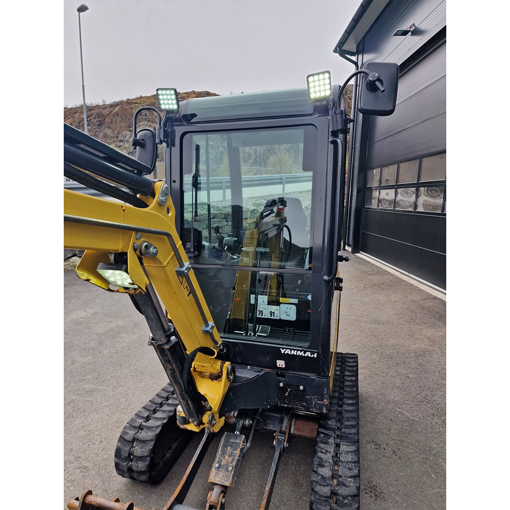Mini-pelle compacte avec cabine fermée, idéale pour les travaux de terrassement ou d’aménagement paysager. Mini-pelle compacte avec cabine fermée, idéale pour les travaux de terrassement ou d’aménagement paysager.