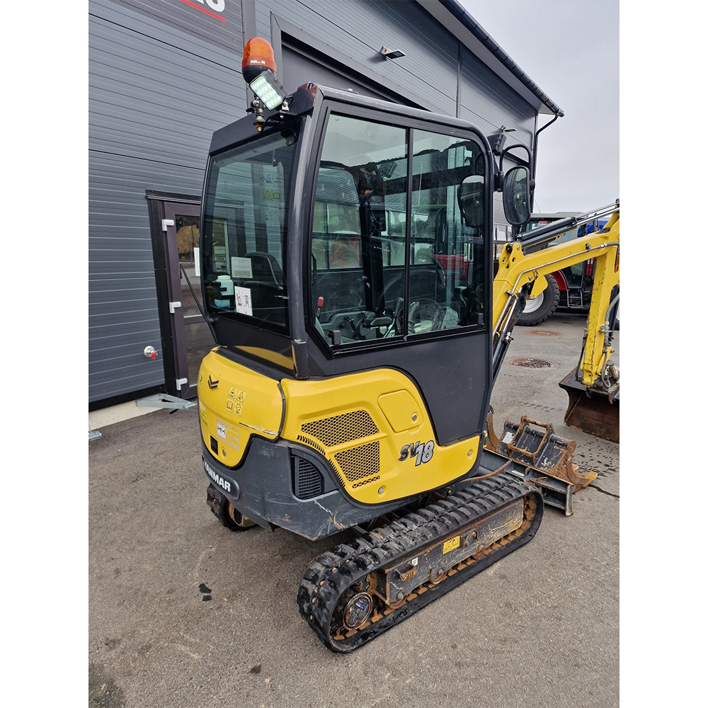 Mini-pelle compacte avec cabine fermée, idéale pour les travaux de terrassement ou d’aménagement paysager. Mini-pelle compacte avec cabine fermée, idéale pour les travaux de terrassement ou d’aménagement paysager.