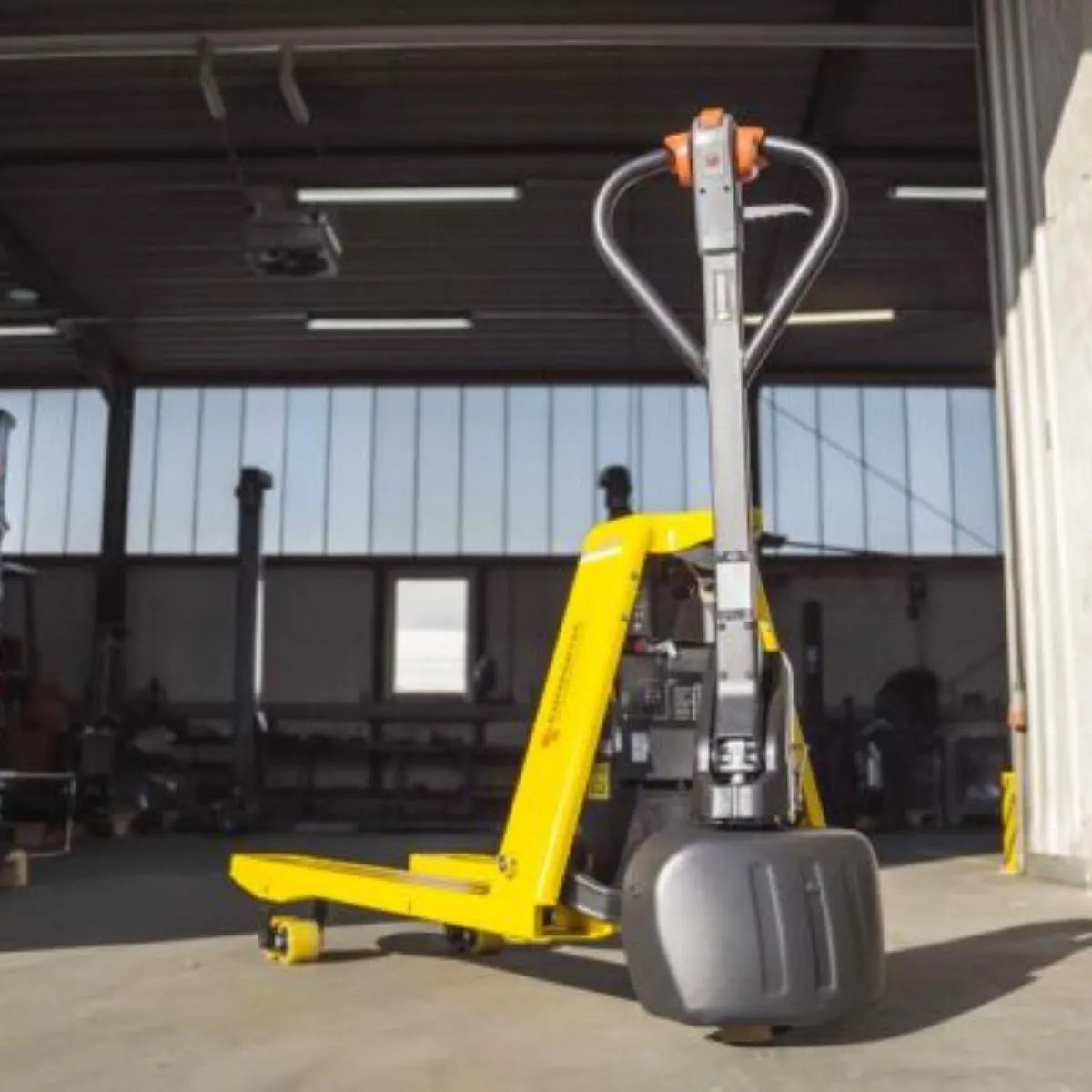 Elektro Hubwagen – 1500 kg mit Lithium Batterie und Ladegerät