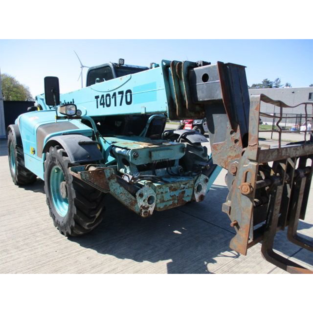 Chariot télescopique de marque JLG, modèle d’occasion, équipé d’un moteur diesel.