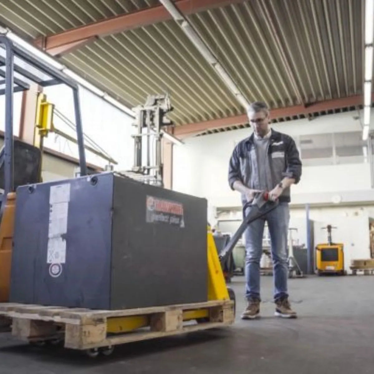 Elektro Hubwagen – 1500 kg mit Lithium Batterie und Ladegerät