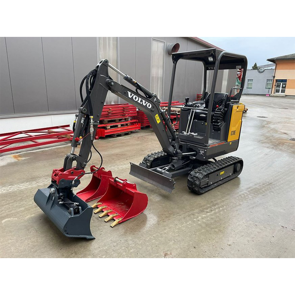 Mini-pelle compacte – Modèle 2022