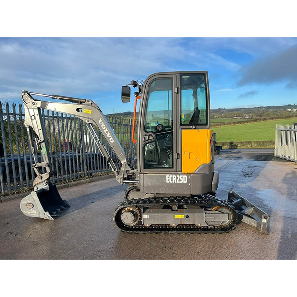 Équipement compact Volvo ECR25D – 2022 – 2,5 t – 196 h