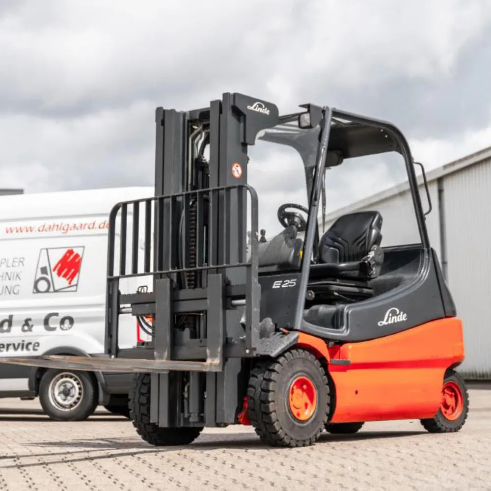 Linde E25 – Chariot élévateur électrique – Capacité 2500 kg – Hauteur de levage 4350 mm