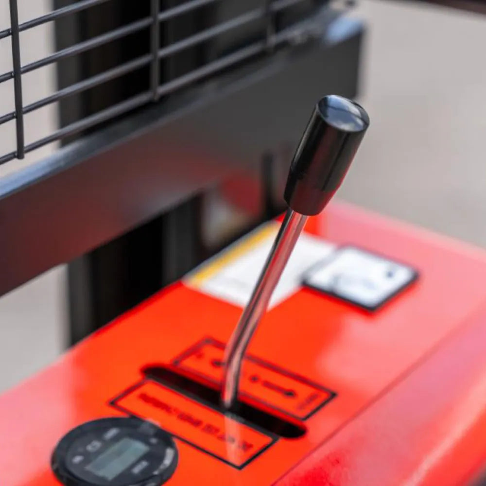 Le gerbeur semi-électrique ECO de COMPARTEC