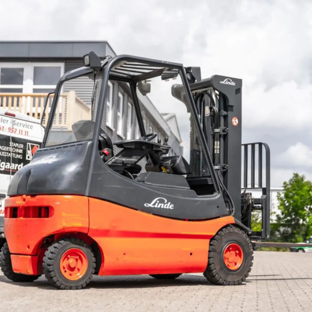Linde E25 – Chariot élévateur électrique – Capacité 2500 kg – Hauteur de levage 4350 mm