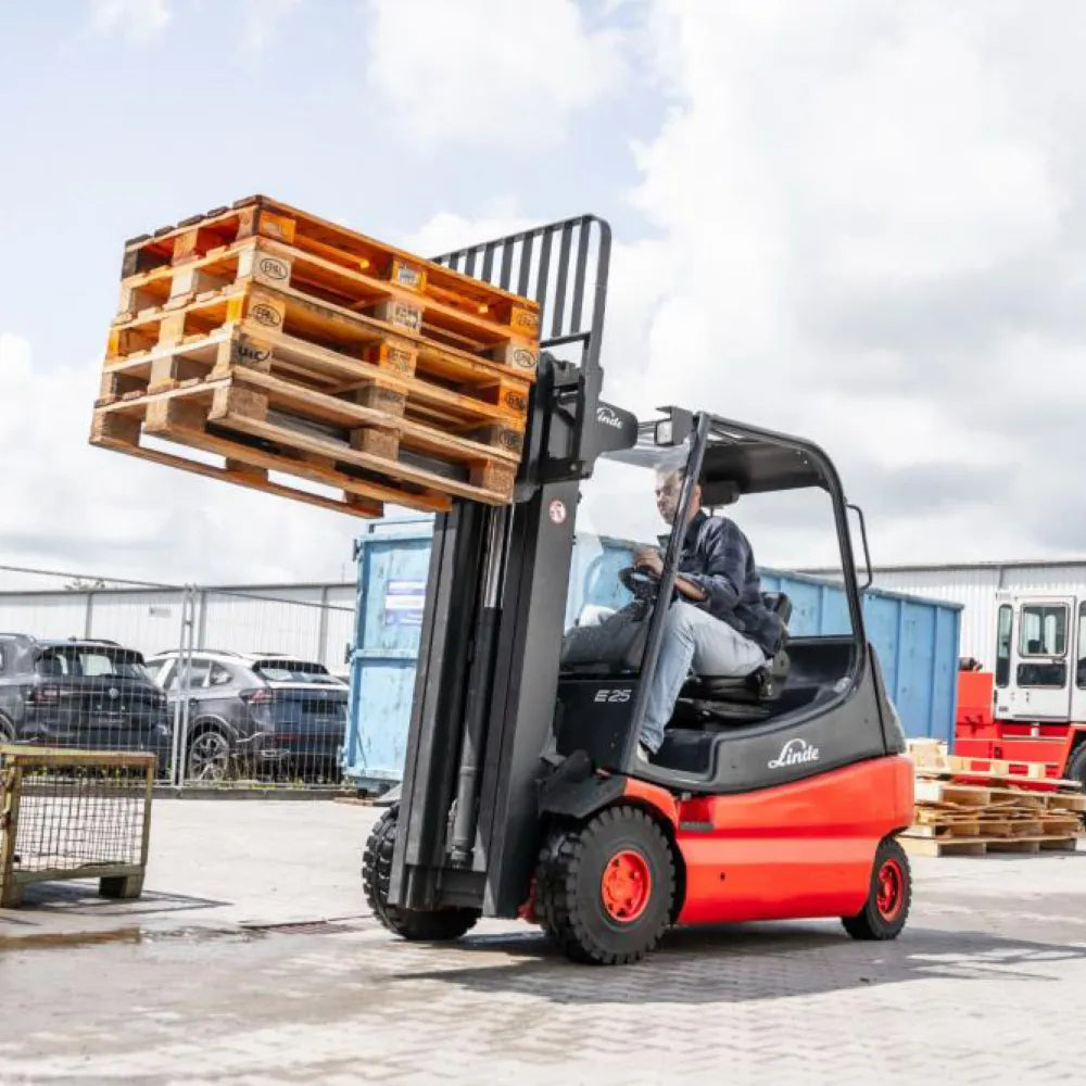 Linde E25 – Chariot élévateur électrique – Capacité 2500 kg – Hauteur de levage 4350 mm