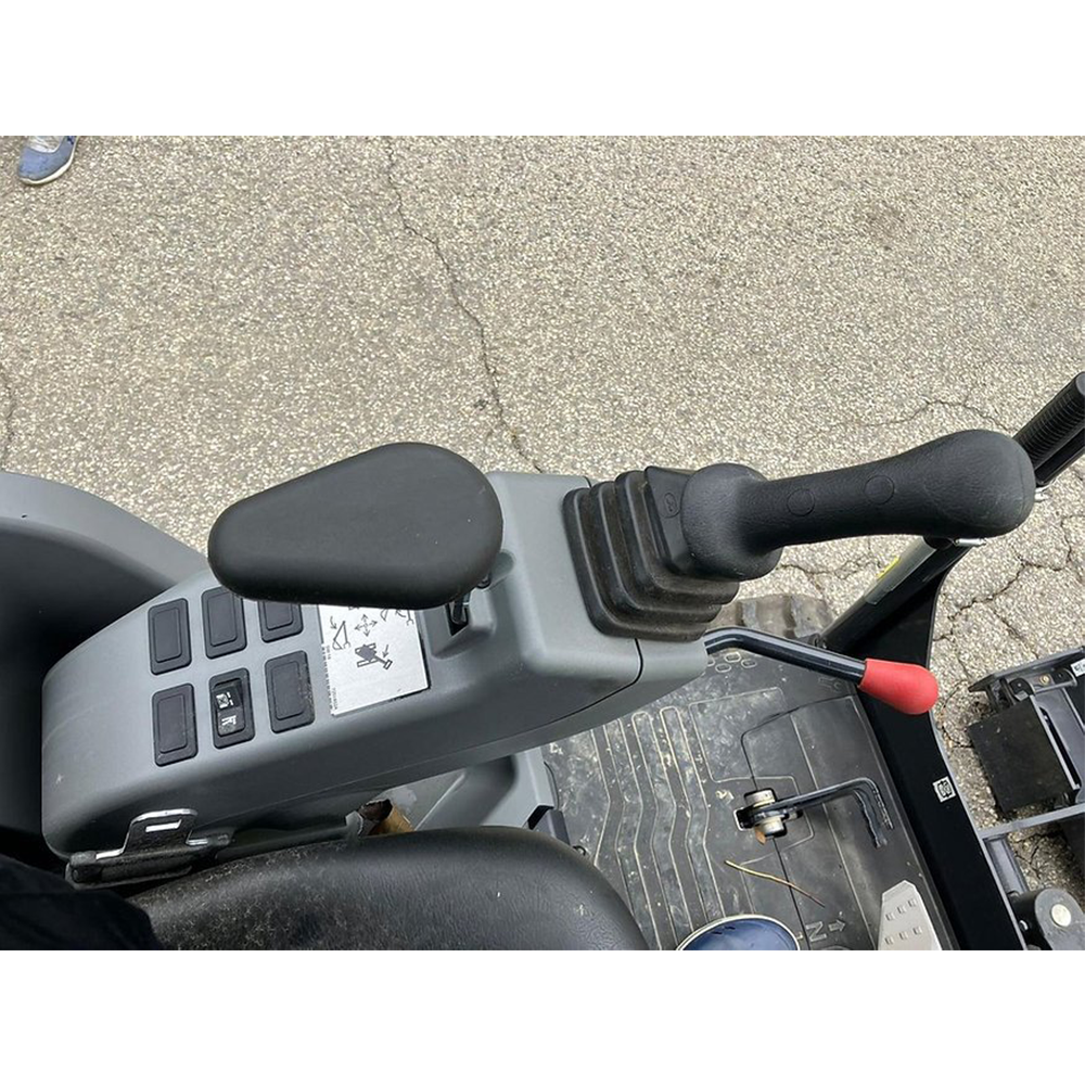 Mini-pelle compacte – Modèle E17 (année 2022)