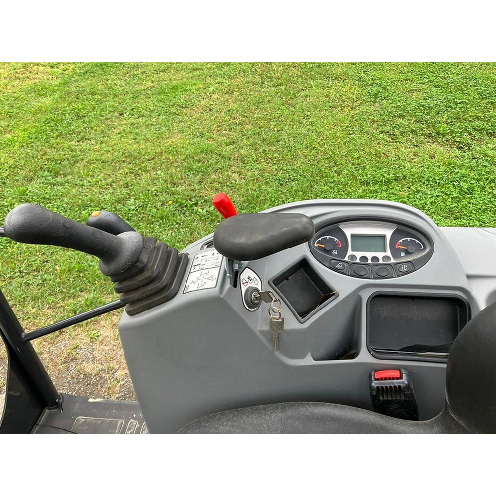 Mini-pelle compacte – Modèle E17 (année 2022)
