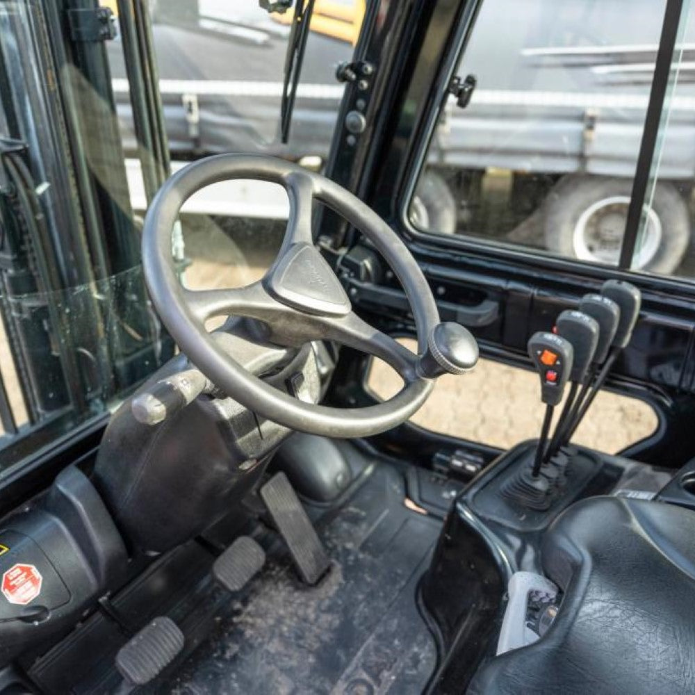 Chariot élévateur diesel Hyundai 30D-9E – Matériel d'occasion