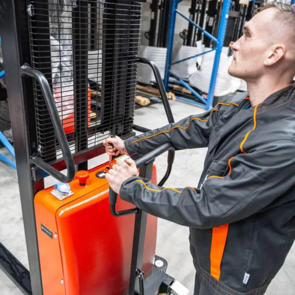 Le gerbeur semi-électrique ECO de COMPARTEC