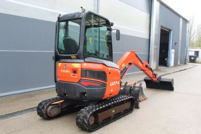 La mini-pelle Kubota U27-4, année 2015