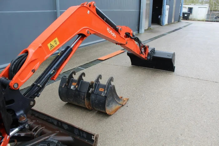 La mini-pelle Kubota U27-4, année 2015